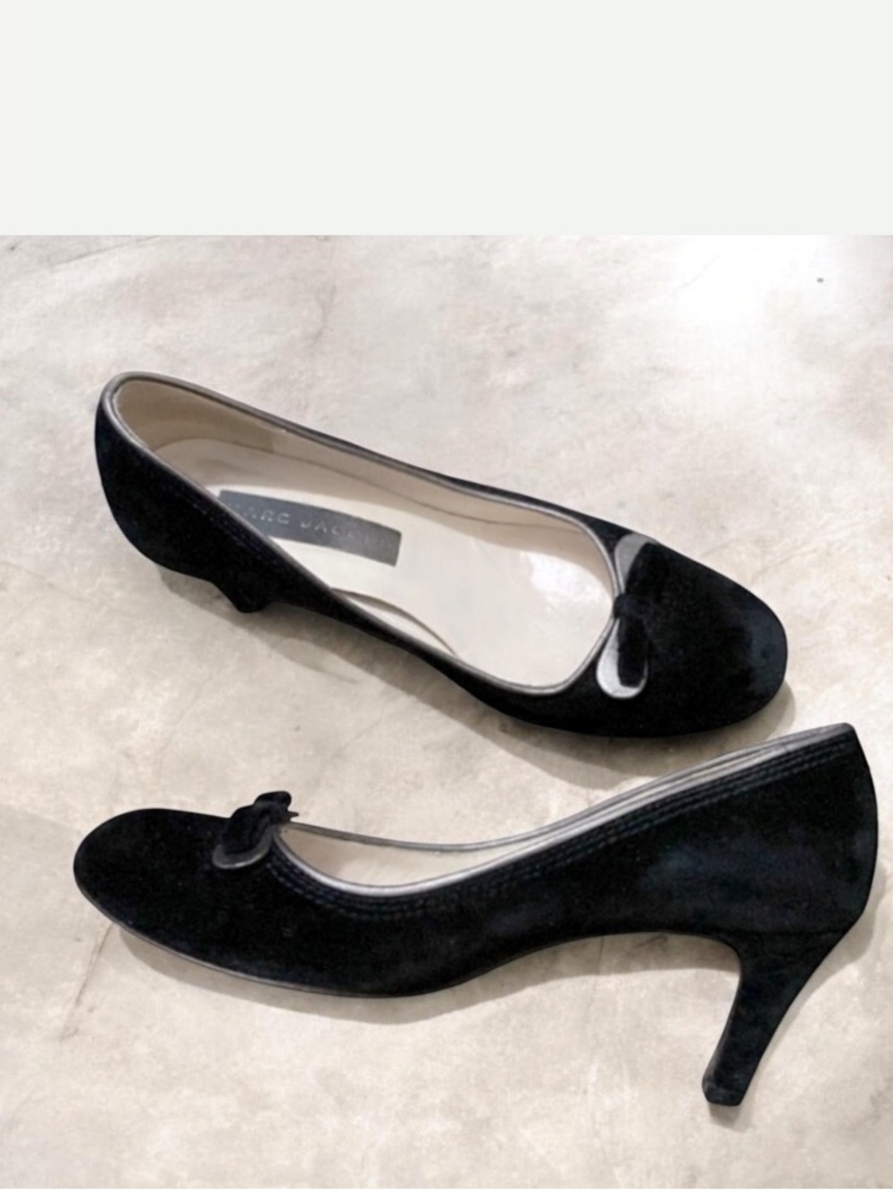 Marc Jacobs  Black Italian Made Velvet Bow Heel 2.5’  Pumps Size 7.5